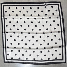 Carica l'immagine nel visualizzatore di Gallery, Foulard Mimì Muà

